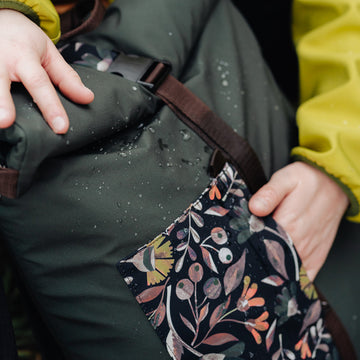 Sötét botanika rolltop hátizsák