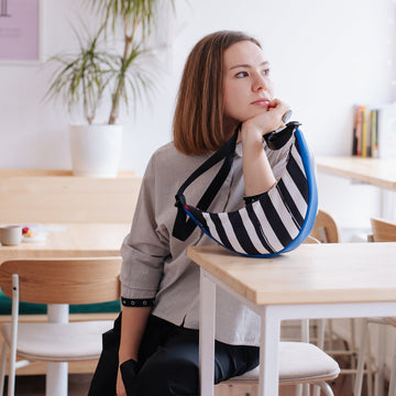 Geantă crossbody Mini Luna Re:Form Raspberry Fields