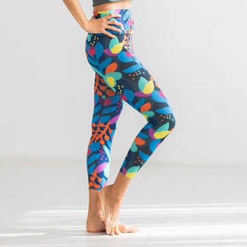 Flowers with bright spots fitness leggings