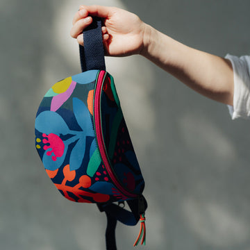 Flowers with bright spots Waistbag 