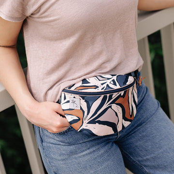 Kékes fény övtáska